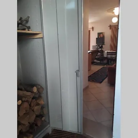 Efis House Apartment *